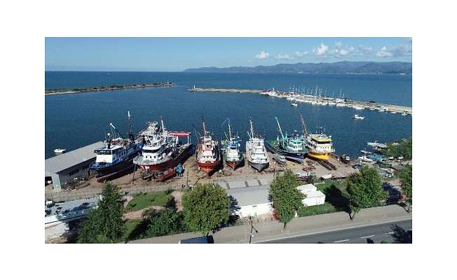 Balıkçı tekneleri yeni sezona hazırlanıyor