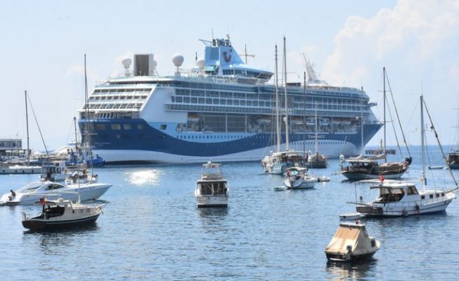 Bodrum’a iki gemi dolusu turist geldi