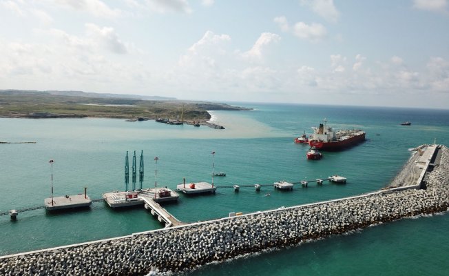İstanbul&#039;un Yeni Havaalanının Limanına İlk Gemi yanaştı