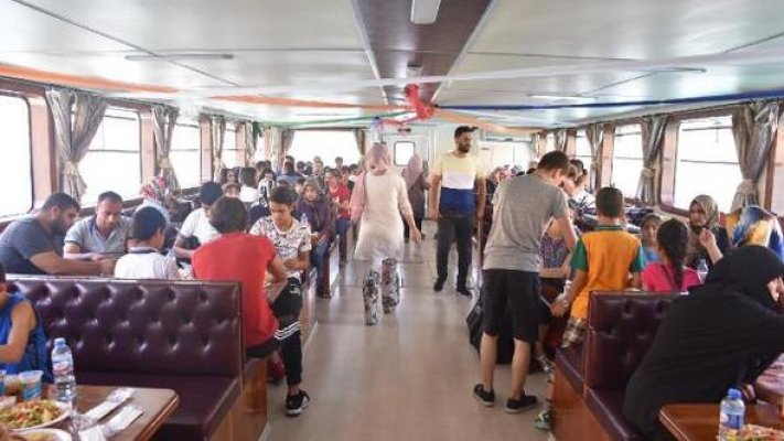 Malatya'da, çocuklara tekne turu