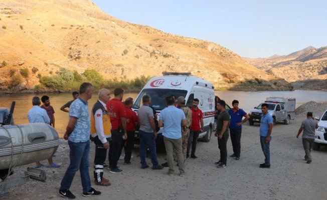 Serinlemek için Botan Çayı’na giren asteğmen kayboldu