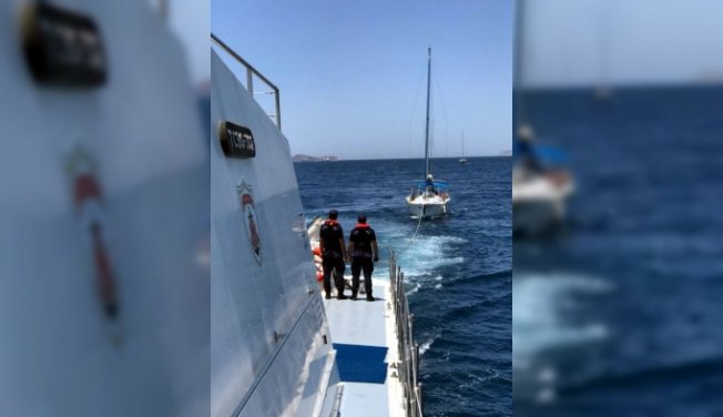 Teknede mahsur kalanları Sahil Güvenlik kurtardı