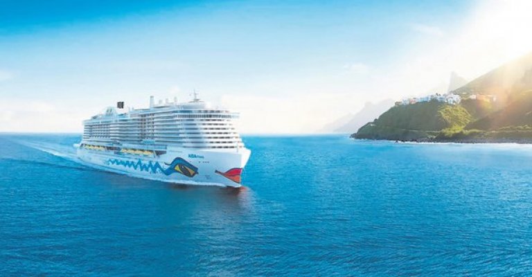 Tüplü gemi suya indi