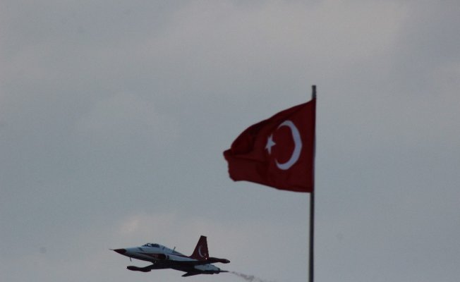 Türk Yıldızları’nın gösterisi nefes kesti