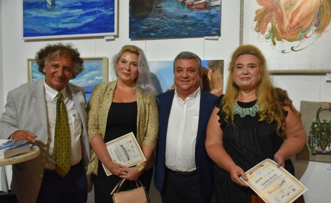 Ukraynalı ressamlar Kuşadası’nı çizdi