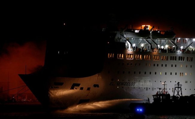 Yunanistan’da gemi yangını henüz söndürülemedi
