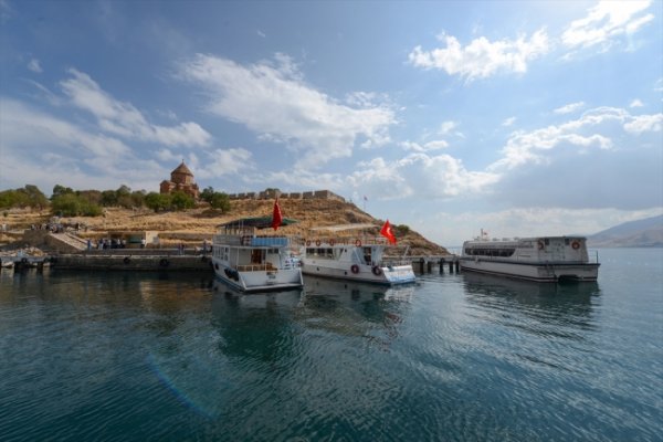 Akdamar&#039;da 3 yıl aradan sonra ilk ayin