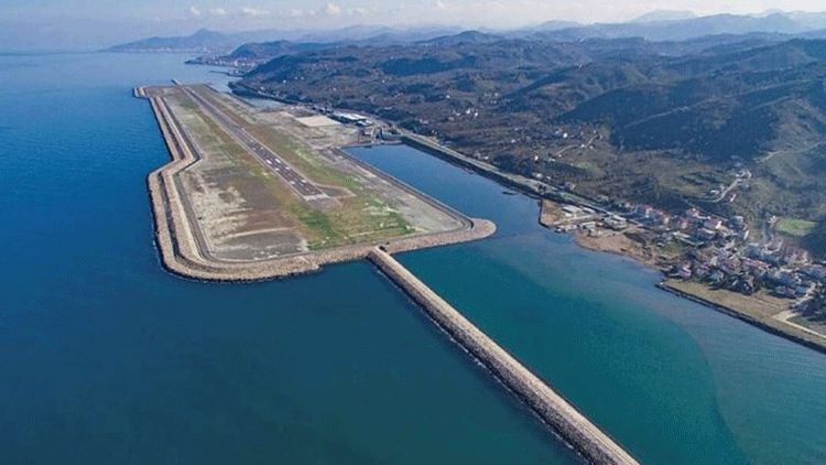 Deniz üzerindeki havalimanında uçuş rekoru