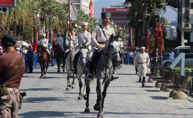 İzmir’in işgalden kurtuluşunun yıl dönümünde duygulandıran tören