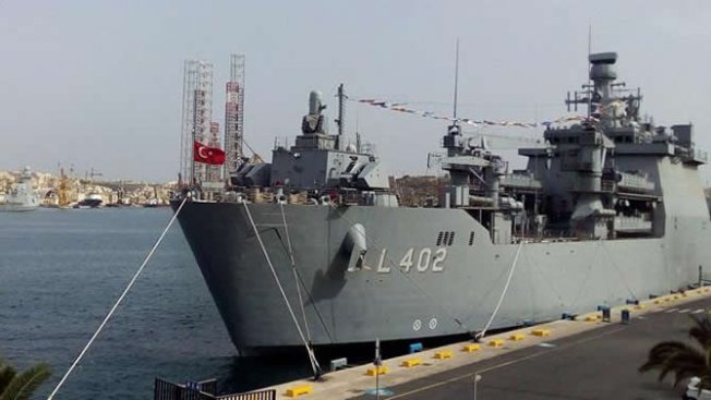 TCG Bayraktar, Gürcistan'ın Poti Limanı'na demirledi