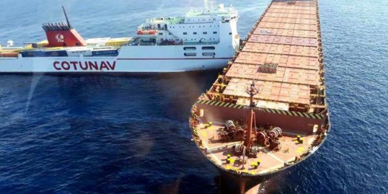 Akdenizde iki gemi çarpıştı