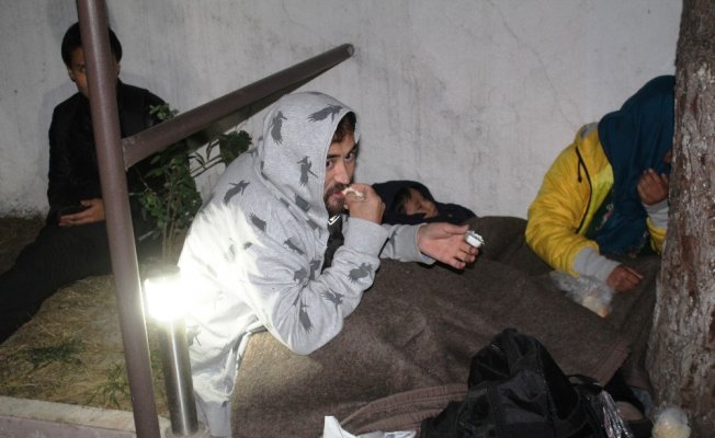 Ayvalık’ta jandarma 102 göçmeni faciadan kurtardı