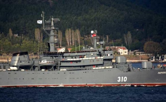 Çanakkale Boğazı'ndan böyle geçtiler! Hepsi güverteye çıktı