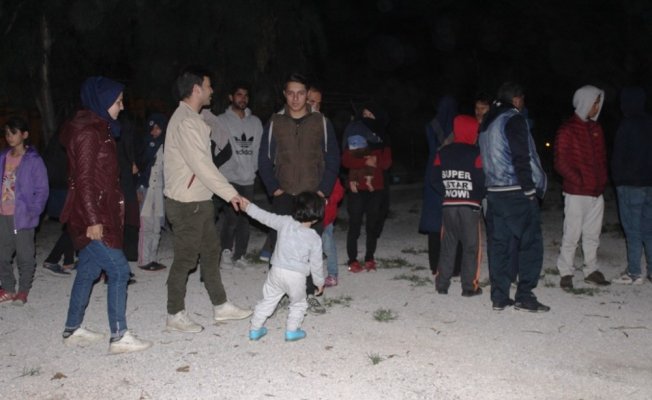 Kaçak göçmenler ve organizatör jandarmanın dikkati sayesinde yakalandı