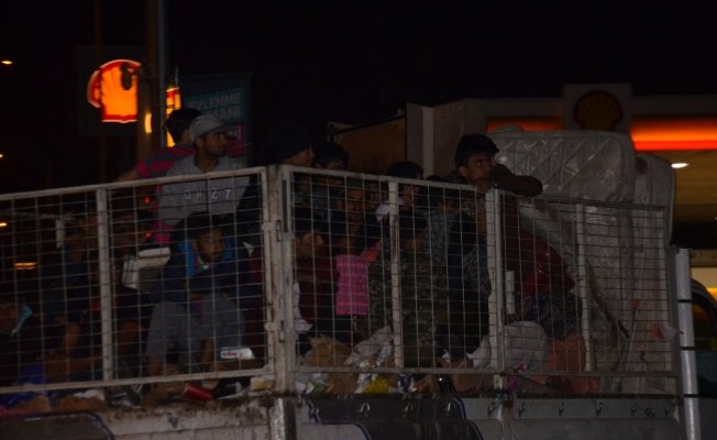 Kaçak göçmenleri tuvalet molası yakalattı