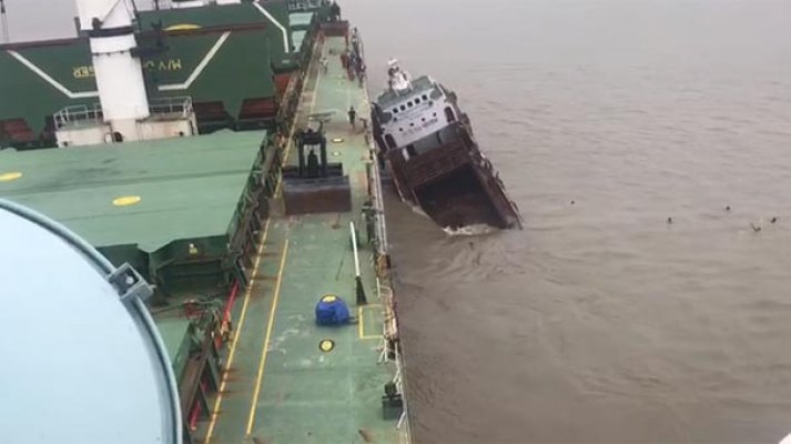 M/V DENSA TIGER, Chittagong Limanı'nda deniz kazasına karıştı