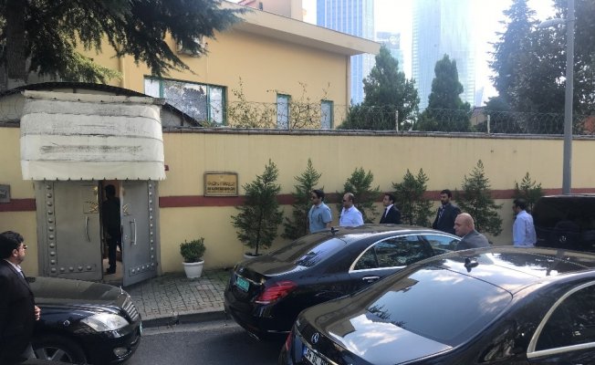 Suudi güvenlik heyeti konsolosluğa geldi