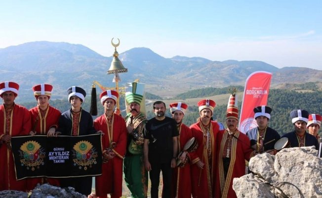 Türk bayrağı zirvede dalgalandı