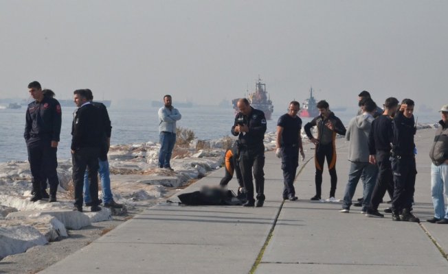 Yenikapı’da denizden erkek cesedi çıkarıldı