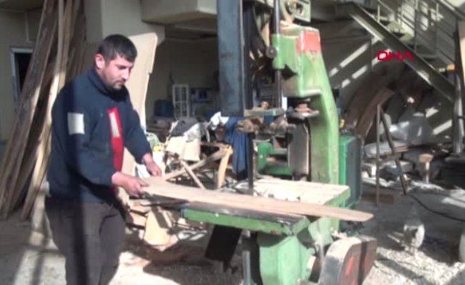 26 yıldır dedesinden kalan ahşap tekne mesleğini yaşatıyor