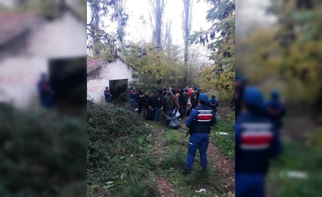 Ayvalık’ta 31 göçmen ile 1 organizatör jandarmaya yakalandı