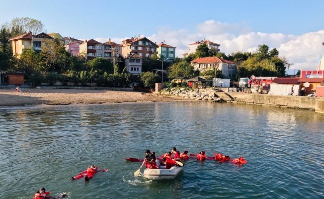 Bartın Üniversitesi öğrencilerine ‘Denizde Canlı Kalabilme Eğitimi’ verildi
