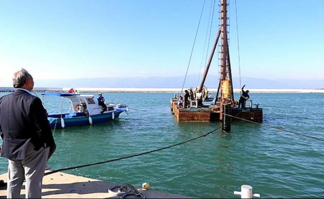 Burhaniye Yat Limanı için yatırımlar devam ediyor.