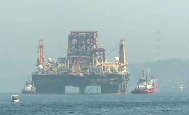 Dev Petrol Platform Gemisi Mersin'de