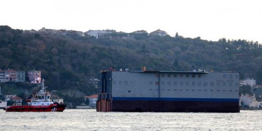 'Büyülü Prenses'in  gövdesi İstanbul Boğazından geçti