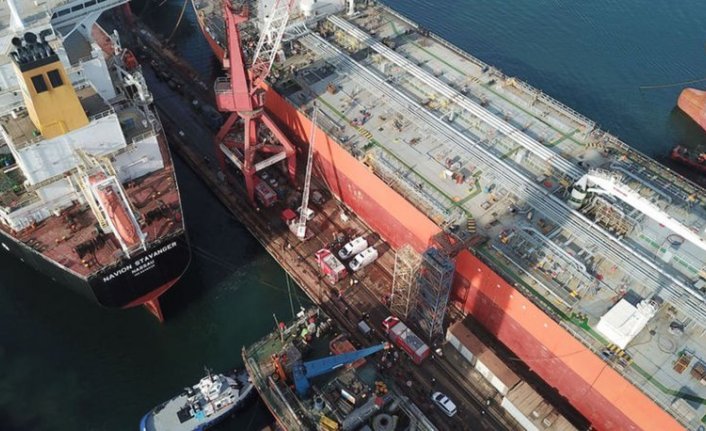Tuzla Tersanesi&#039;nde akaryakıt tankerinde yangın çıktı