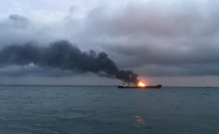 Kerç Boğazı’nda yanan gemiler 1 ay sonra söndürülebildi