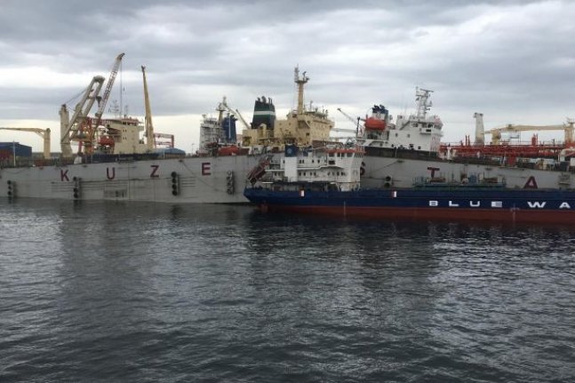 Tuzla'da Kuzey Star tersanesinde yüzer havuz ortadan kırıldı