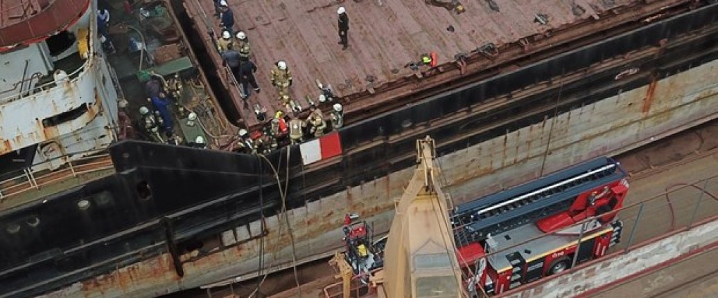 Tuzla&#039;da tersanede gemi yangını: Sormovskiy 118 gemisinde yangın çıktı