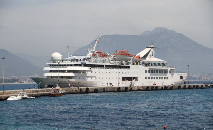 Alanya’da yılın ilk kruvaziyer turistlerine mehterli karşılama
