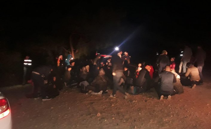 Ayvalık’ta 13 Afgan göçmen yakalandı