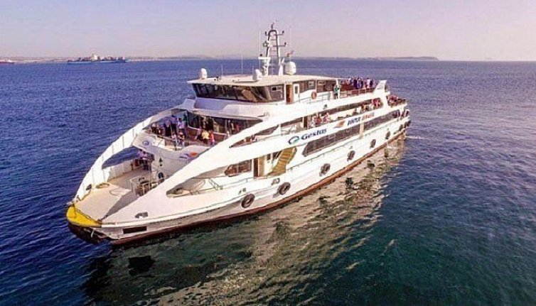 Bozcaada’ya, her gün gezi teknesiyle