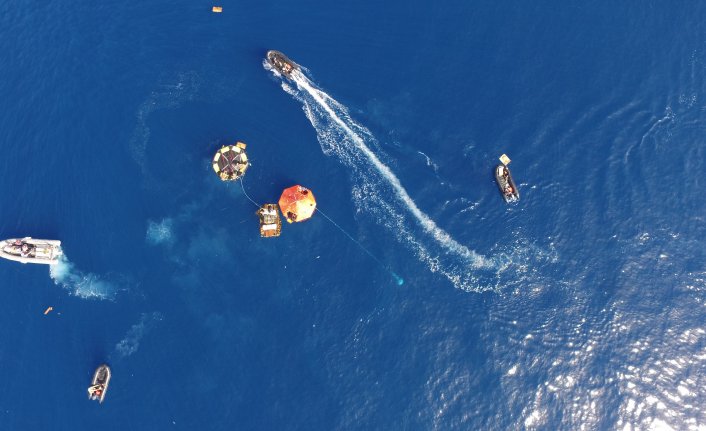 Denizaltından tahliye ve kurtarma tatbikatı havadan görüntülendi