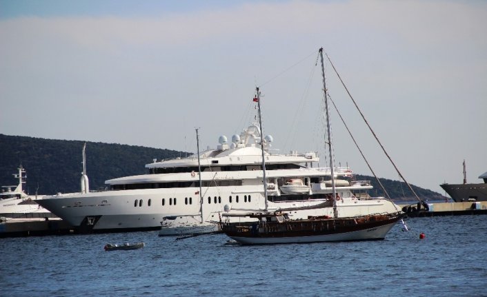 Arap şeyhinin 118 milyon dolarlık yüzen sarayı Bodrum limanına demirledi