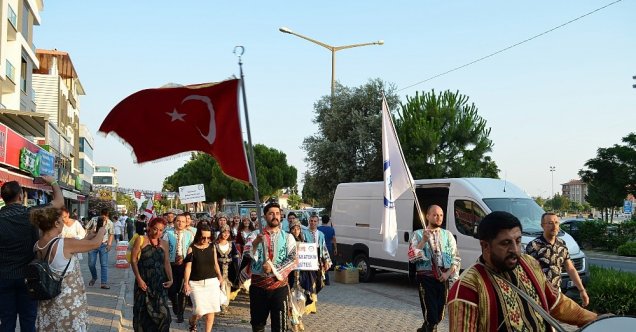 Didim Uluslararası Halk Oyunları Festivalinde renkli görüntüler