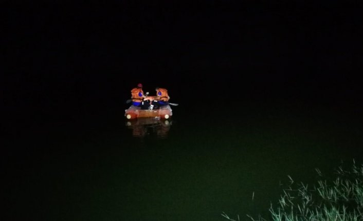 Gölette boğulduğu düşünülen çoban için ekipler seferber oldu