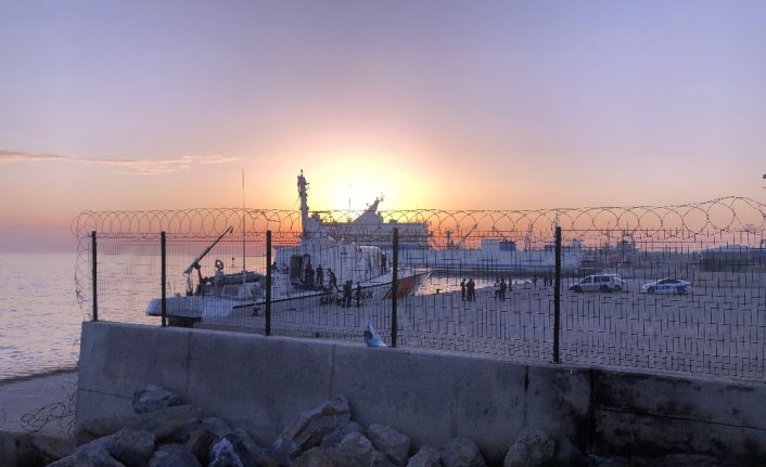 Maltepe sahilde sandaldan denize düşen iki kişi kurtarıldı