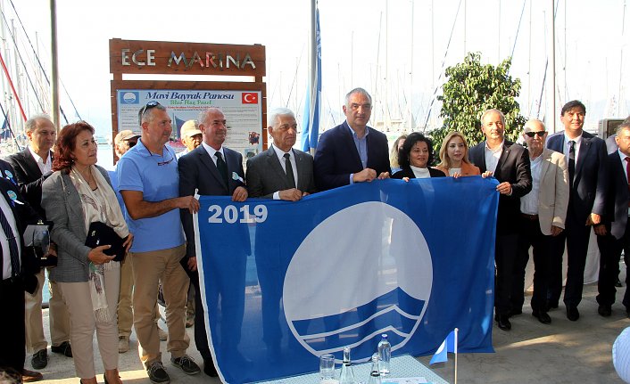 “Mavi Bayrak” alan işletmelere ödülleri verildi