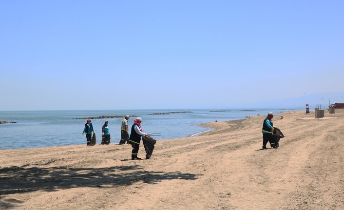 Mavi Bayraklı plajlar temizleniyor