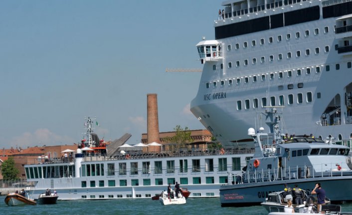 MSC Opera Venedik'te iskeleye bindirdi, 5 yaralı