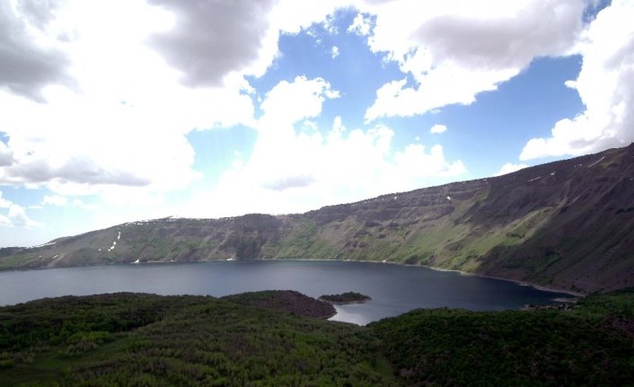 Nemrut Krater Gölü’ne ziyaretçi akını