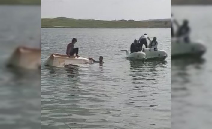 Su bisikleti alabora oldu, dakikalarca kurtarılmayı bekledi