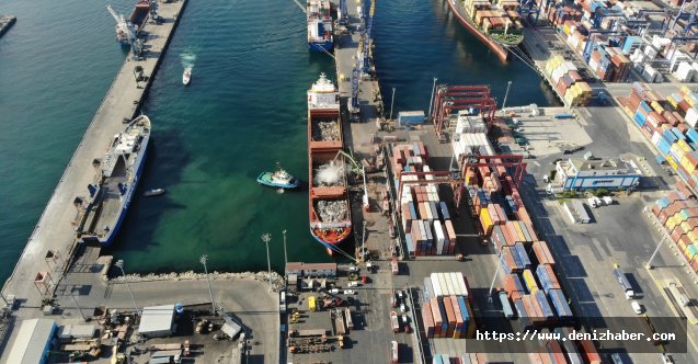 Ambarlı Limanı’nda gemide çıkan yangın havadan görüntülendi