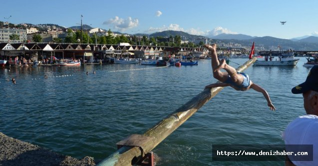 Birinci olan yarışmacıdan alkışlanacak davranış