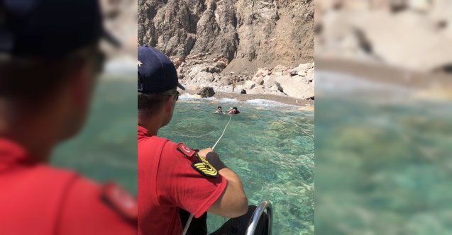 Deniz Kıyısında Mahsur Kalan Tatilcileri JAK Kurtardı