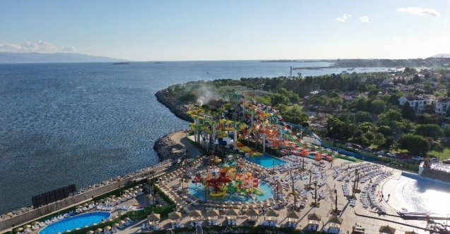 İstanbul’un en büyük su parkı Tuzla’da açıldı